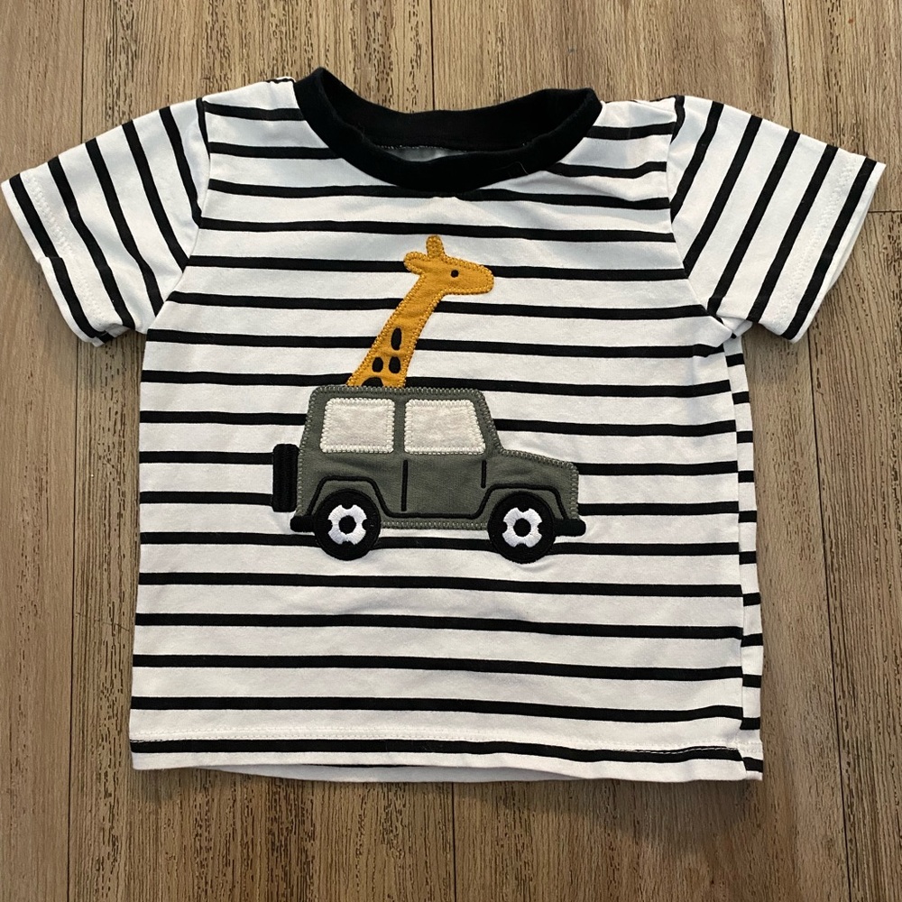 Pekkle giraffe 6mo shirt